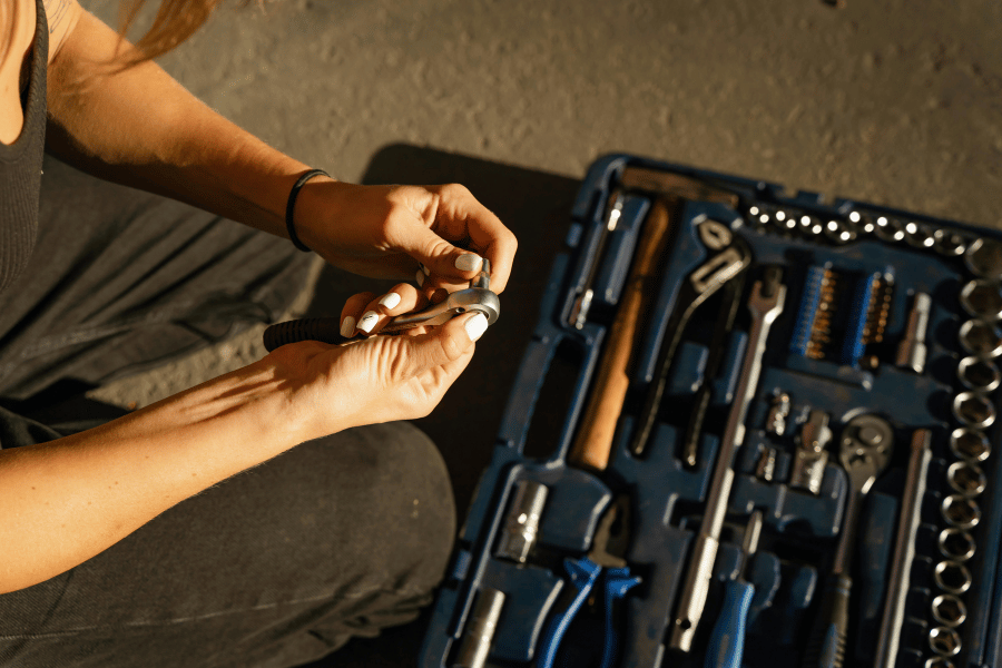 Un kit d'outils de plombier, assainissement et plomberie a hyères