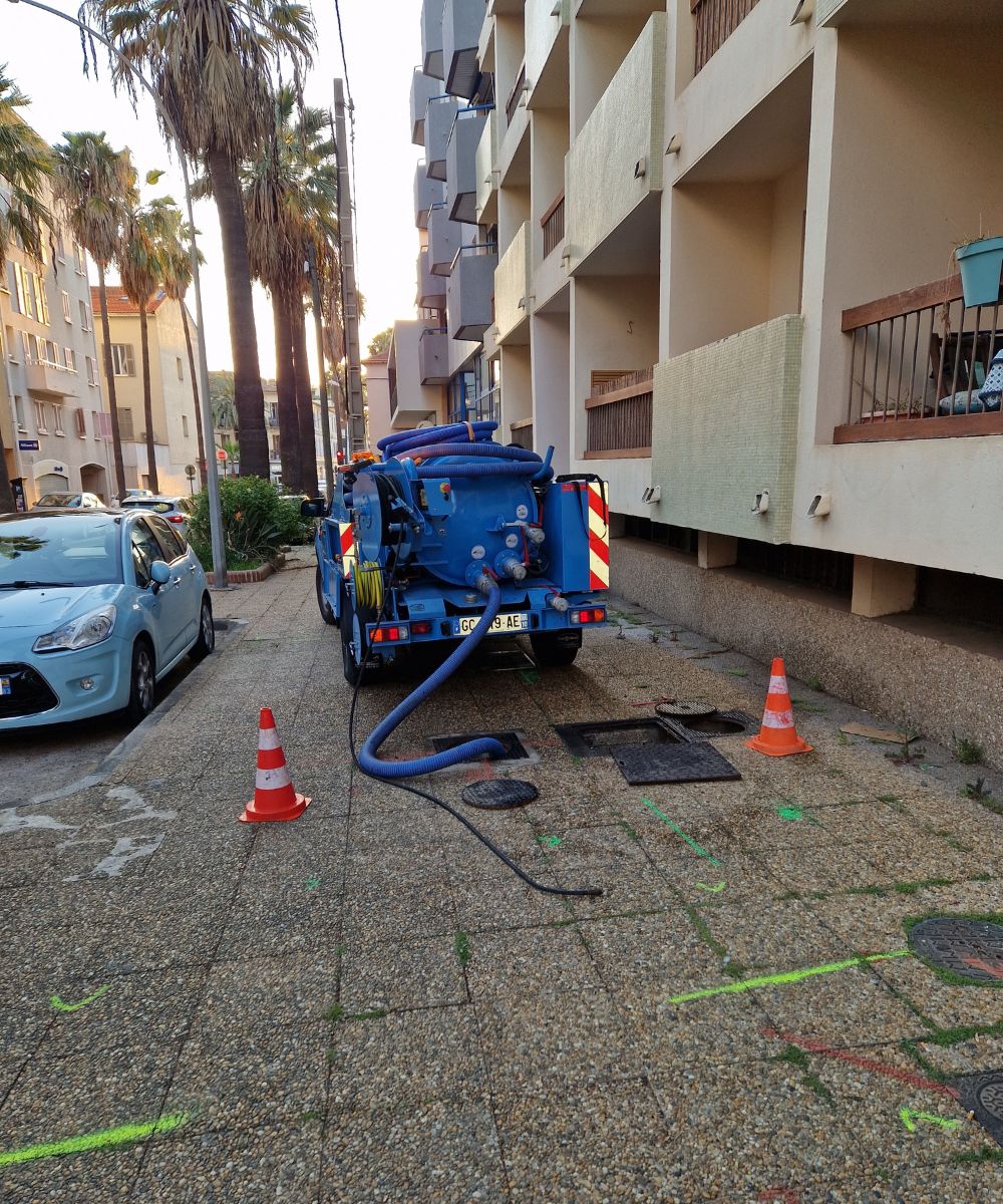 Débouchage de canalisation à Hyères, la Crau et Carqueiranne avec Express'eau plombier & assainissement 3 Débouchage de canalisation à Hyères, la Crau et Carqueiranne avec Express'eau plombier & assainissement 3