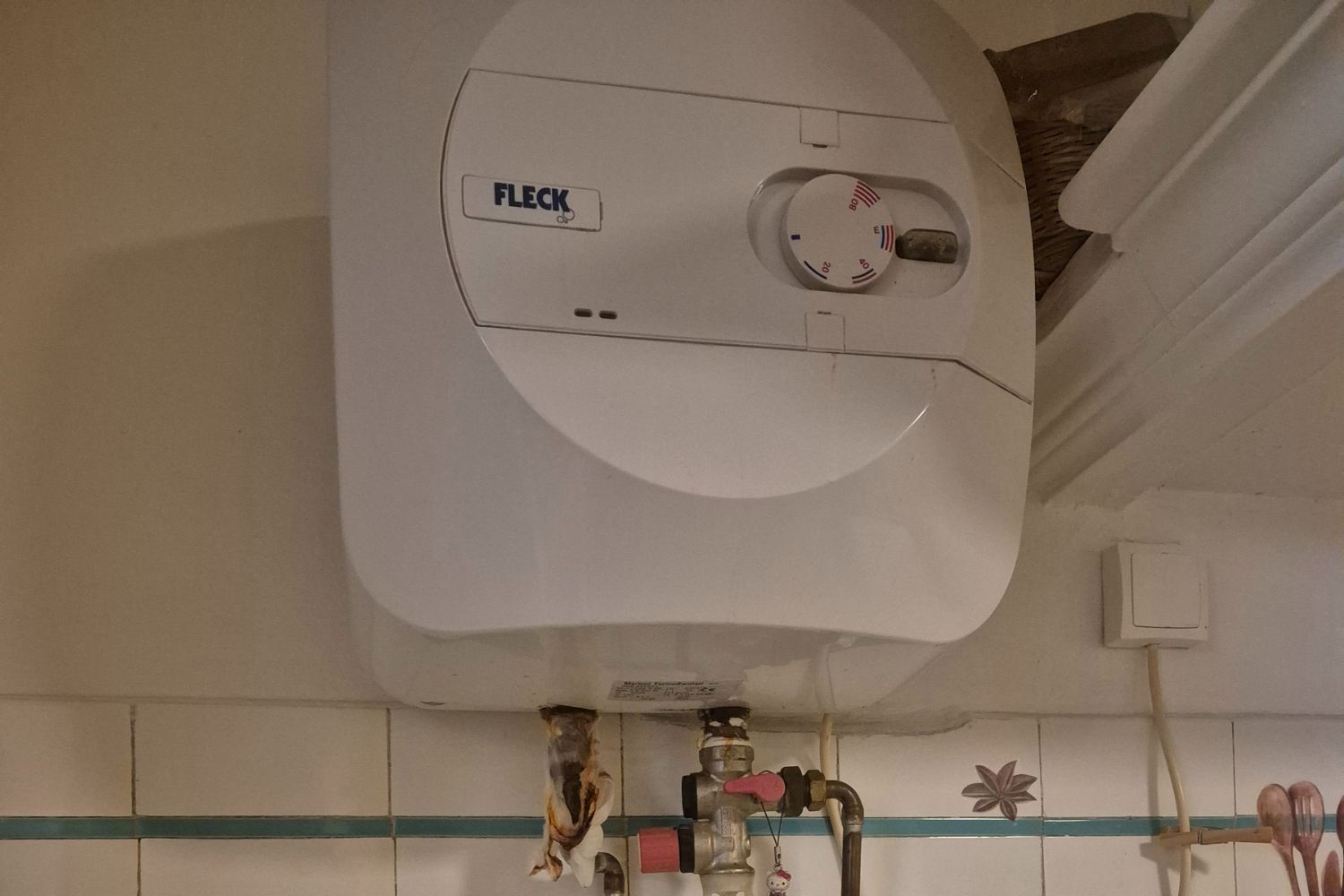 Installation et remplacement de chauffe-eau Hyères, la Crau et Carqueiranne avec Express'eau plombier & assainissement Installation et remplacement de chauffe-eau Hyères, la Crau et Carqueiranne avec Express'eau plombier & assainissement