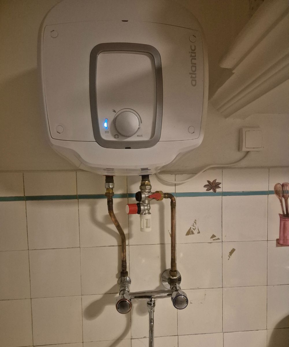 Installation et remplacement de chauffe-eau Hyères, la Crau et Carqueiranne avec Express'eau plombier & assainissement 3 Installation et remplacement de chauffe-eau Hyères, la Crau et Carqueiranne avec Express'eau plombier & assainissement 3