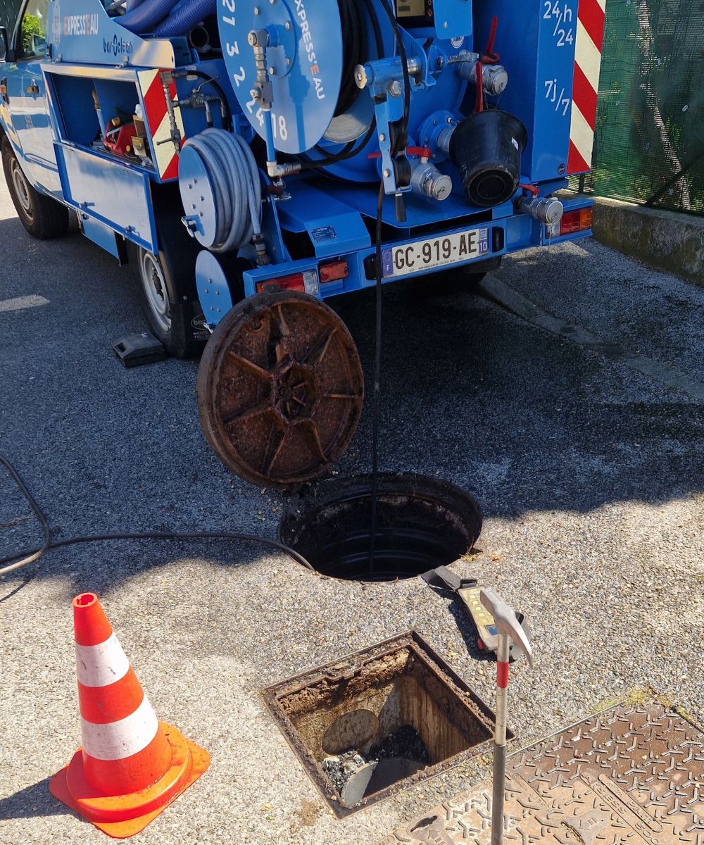 Pompage de regard à Hyères, la Crau et Carqueiranne avec Express'eau plombier & assainissement 4 Pompage de regard à Hyères, la Crau et Carqueiranne avec Express'eau plombier & assainissement 4