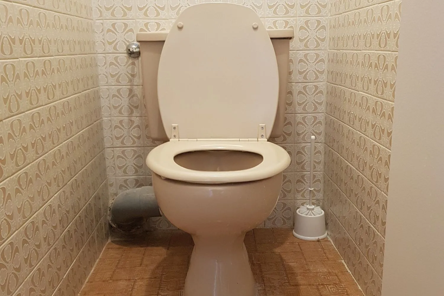 Remplacement de WC à Hyères la crau et Carqueiranne avec Express'eau plombier & assainissement Remplacement de WC à Hyères la crau et Carqueiranne avec Express'eau plombier & assainissement
