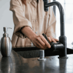 Robinet qui goutte à Hyères, d’où ça vient et comment y mettre fin