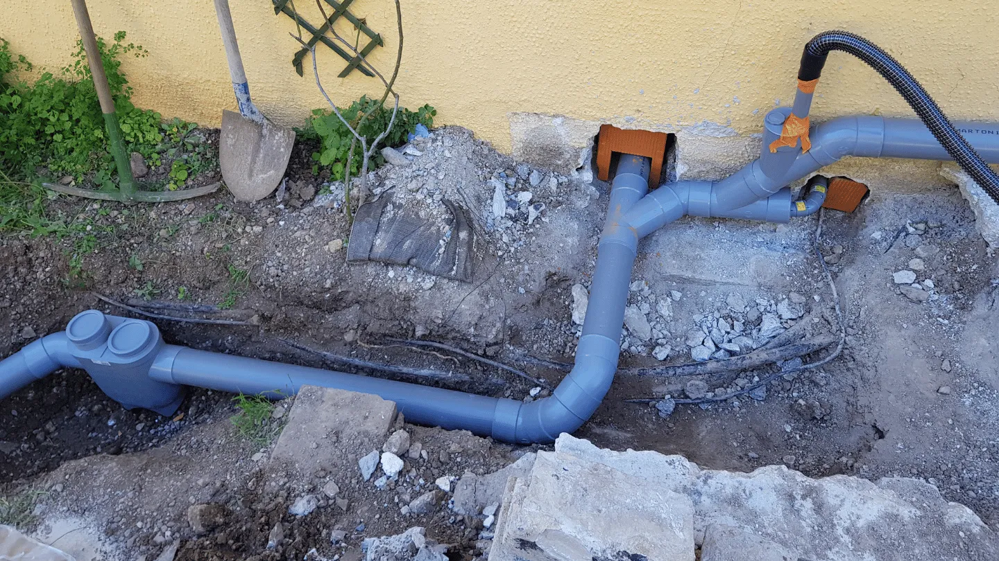 Fond : canalisation bouché d’assainissement de Express’eau plombier et assainissement à Hyeres Fond : canalisation bouché d'assainissement de Express'eau plombier et assainissement à Hyeres